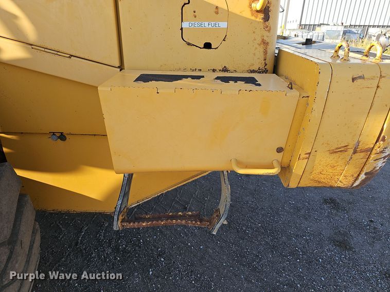 image for item DO5467 2005 John Deere 724J wheel loader