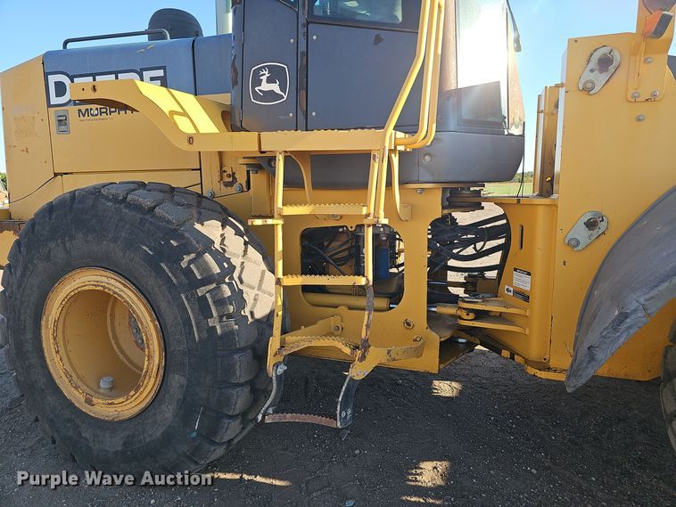 image for item DO5467 2005 John Deere 724J wheel loader