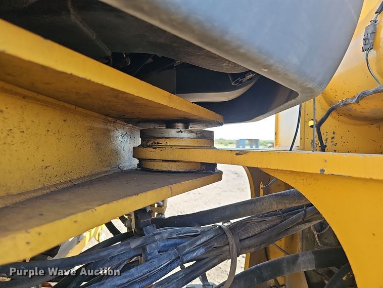 image for item DO5467 2005 John Deere 724J wheel loader