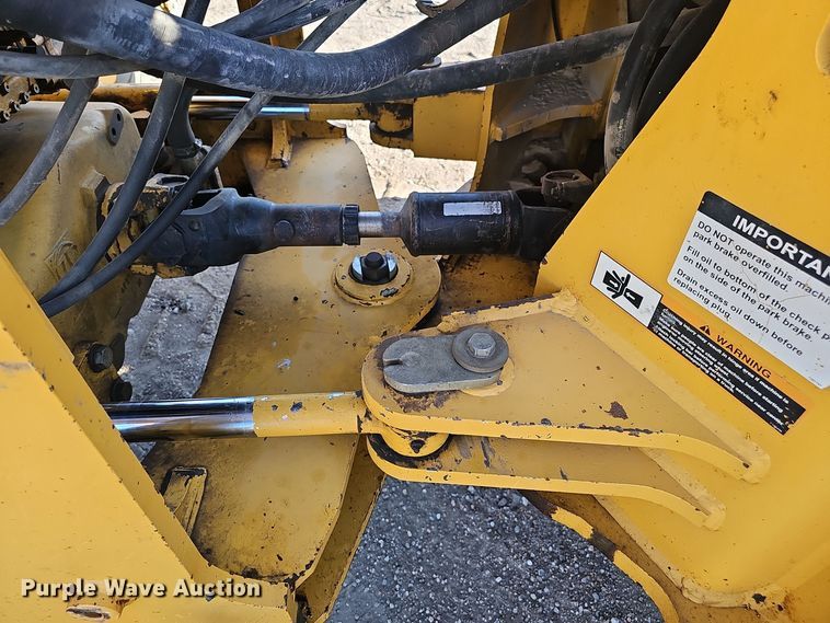 image for item DO5467 2005 John Deere 724J wheel loader