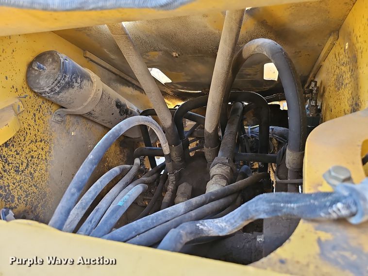 image for item DO5467 2005 John Deere 724J wheel loader