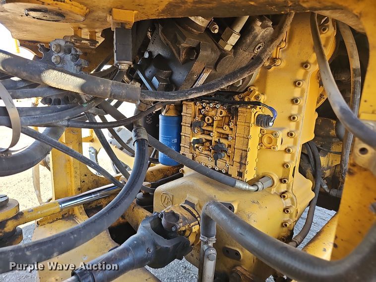 image for item DO5467 2005 John Deere 724J wheel loader