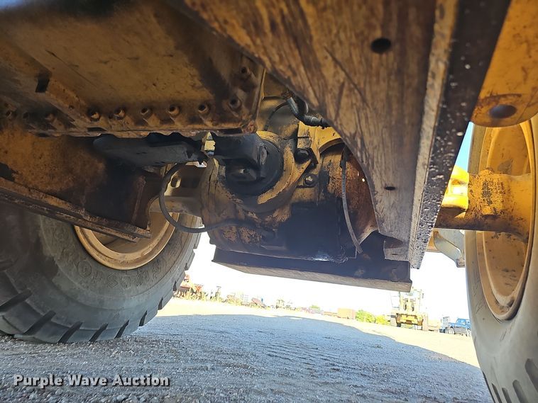 image for item DO5467 2005 John Deere 724J wheel loader