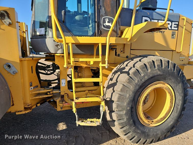 image for item DO5467 2005 John Deere 724J wheel loader