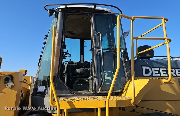 image for item DO5467 2005 John Deere 724J wheel loader