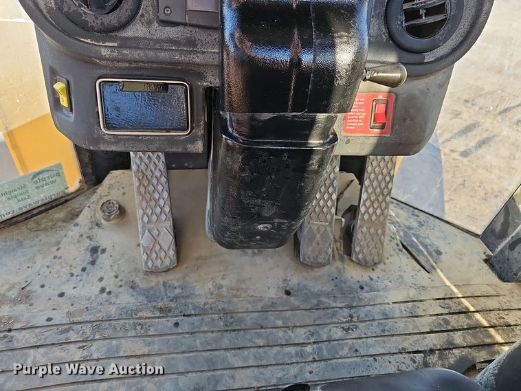 image for item DO5467 2005 John Deere 724J wheel loader