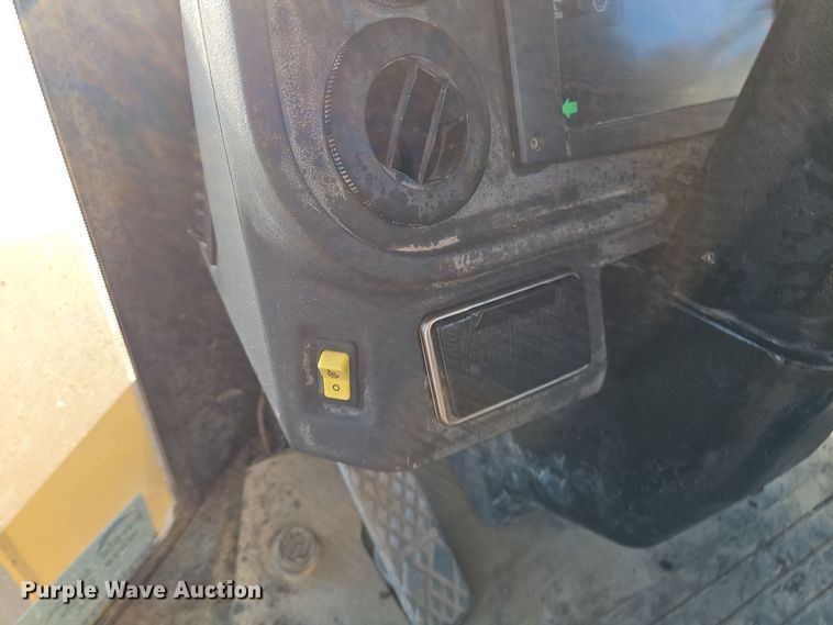 image for item DO5467 2005 John Deere 724J wheel loader