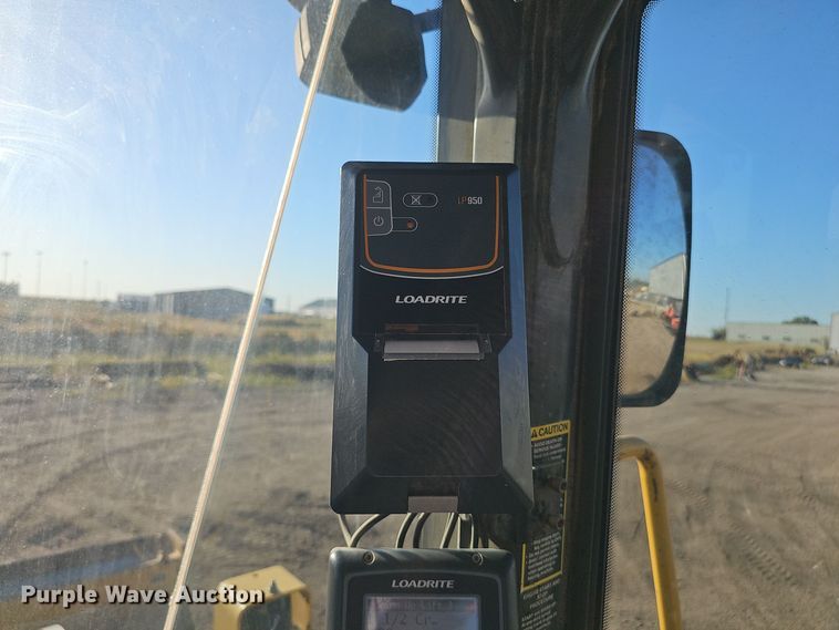 image for item DO5467 2005 John Deere 724J wheel loader