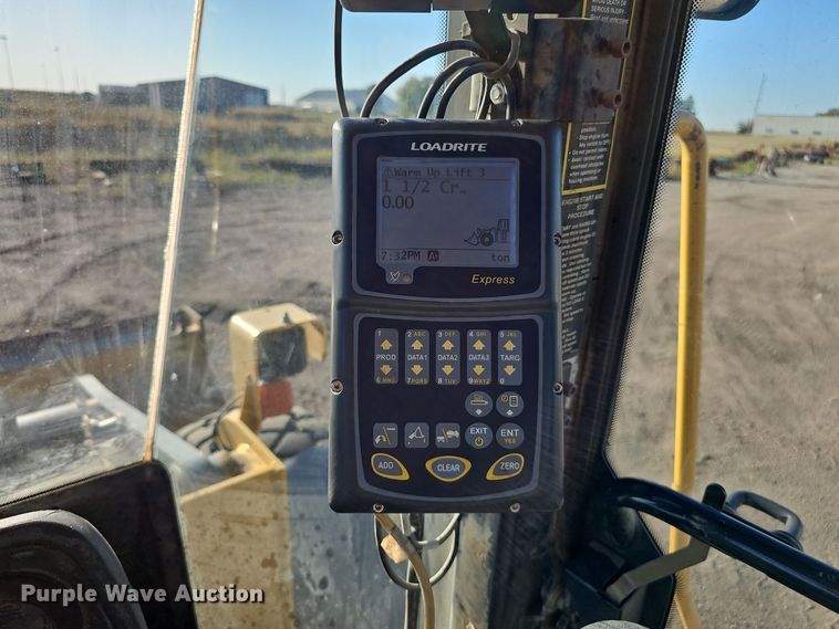 image for item DO5467 2005 John Deere 724J wheel loader