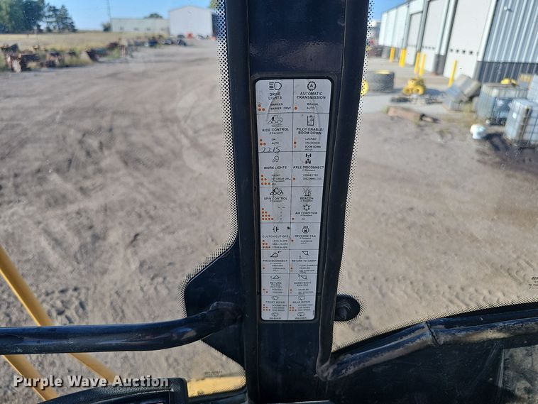 image for item DO5467 2005 John Deere 724J wheel loader