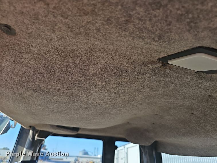 image for item DO5467 2005 John Deere 724J wheel loader