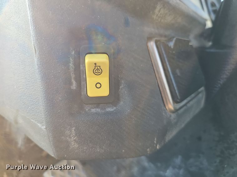 image for item DO5467 2005 John Deere 724J wheel loader