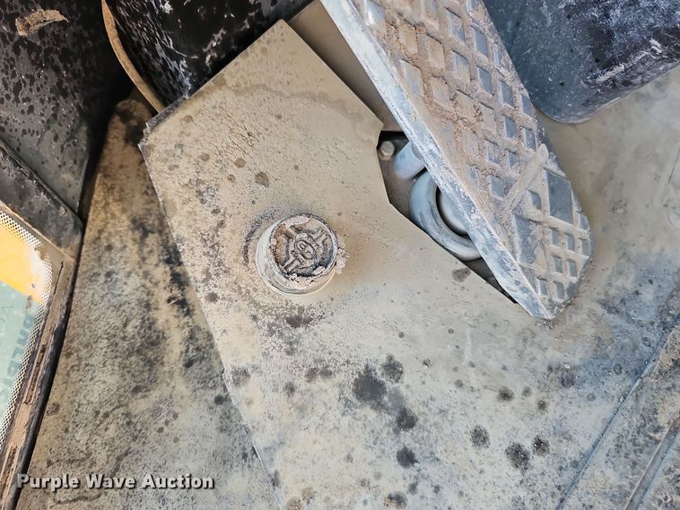 image for item DO5467 2005 John Deere 724J wheel loader