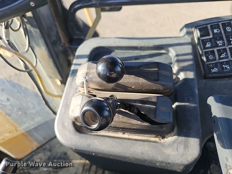 image for item DO5467 2005 John Deere 724J wheel loader