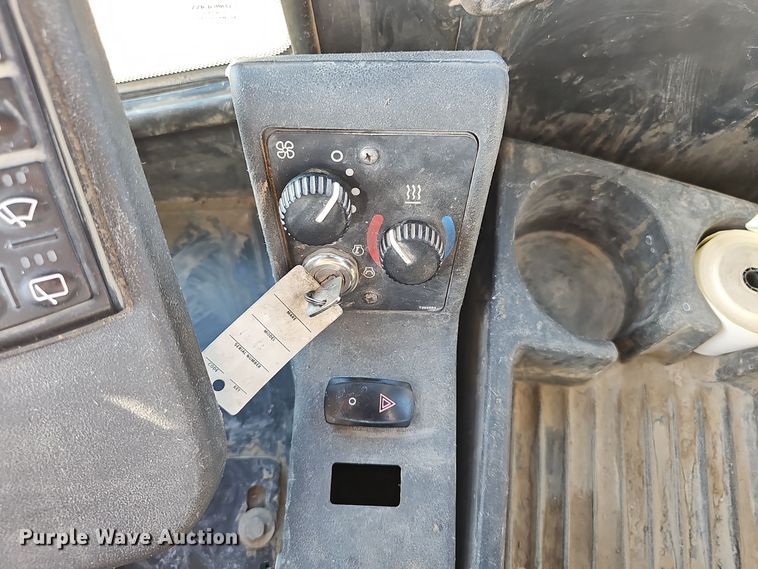 image for item DO5467 2005 John Deere 724J wheel loader