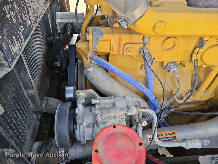 image for item DO5467 2005 John Deere 724J wheel loader