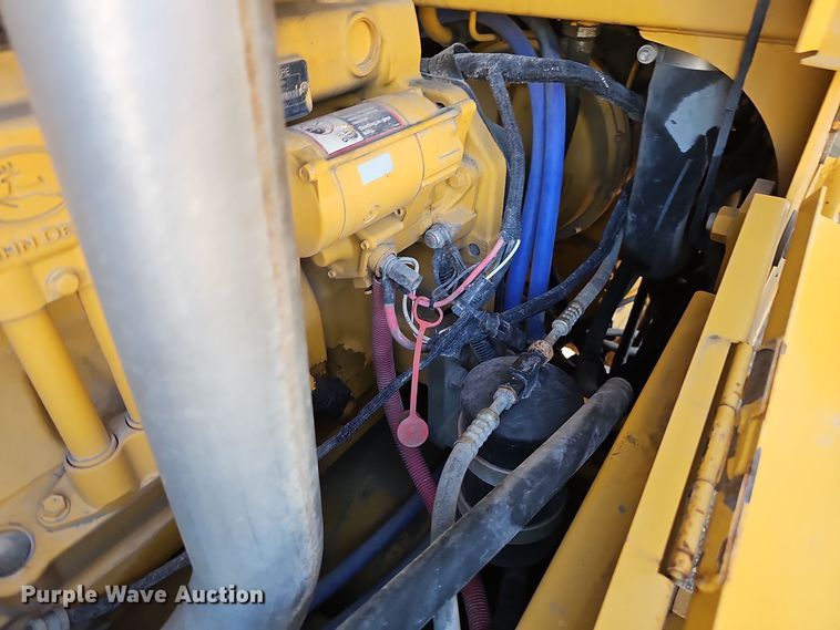 image for item DO5467 2005 John Deere 724J wheel loader