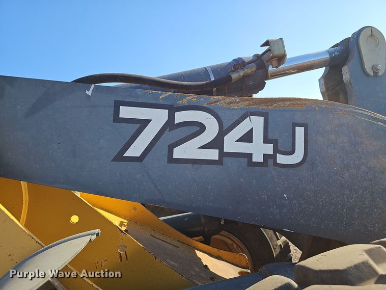 image for item DO5467 2005 John Deere 724J wheel loader