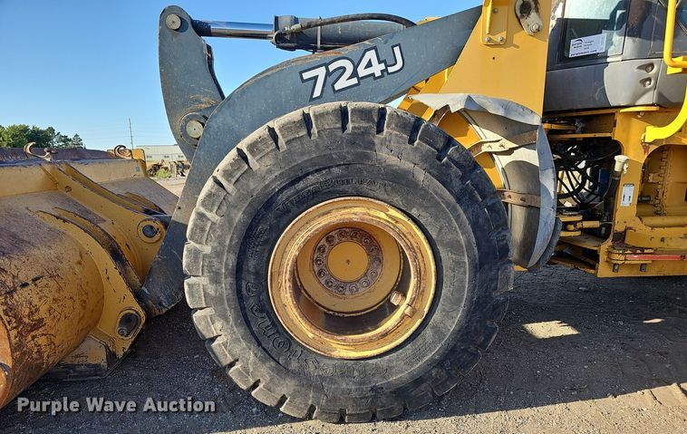 image for item DO5467 2005 John Deere 724J wheel loader