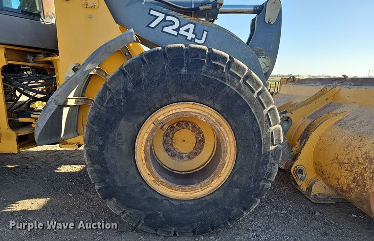 image for item DO5467 2005 John Deere 724J wheel loader