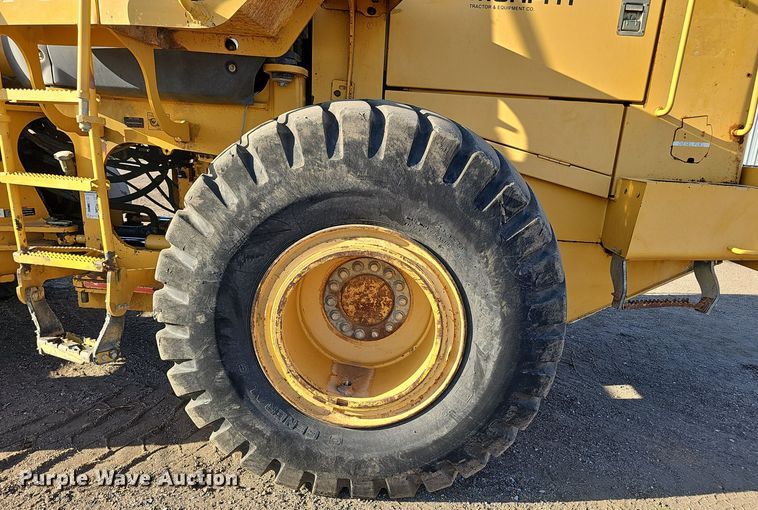 image for item DO5467 2005 John Deere 724J wheel loader
