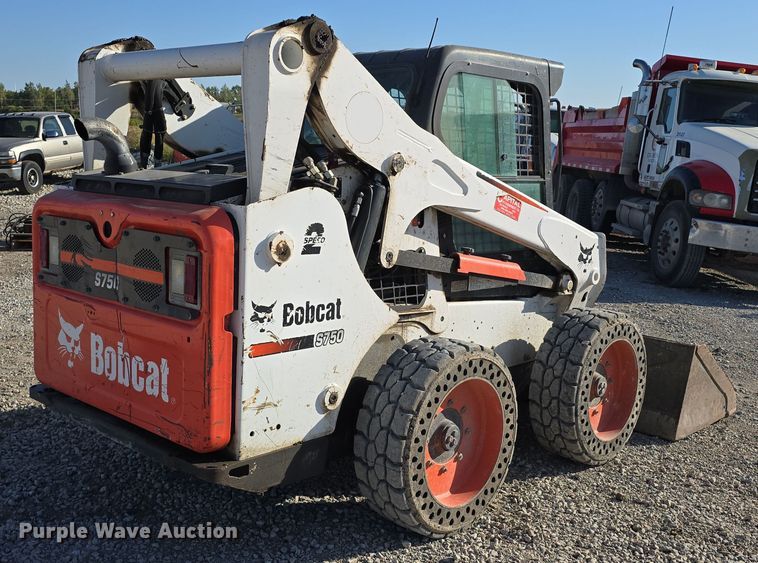 image for item DO5529 2016 Bobcat S750 skid steer loader