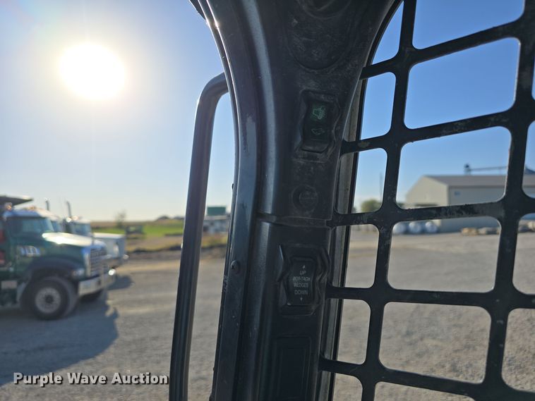 image for item DO5529 2016 Bobcat S750 skid steer loader