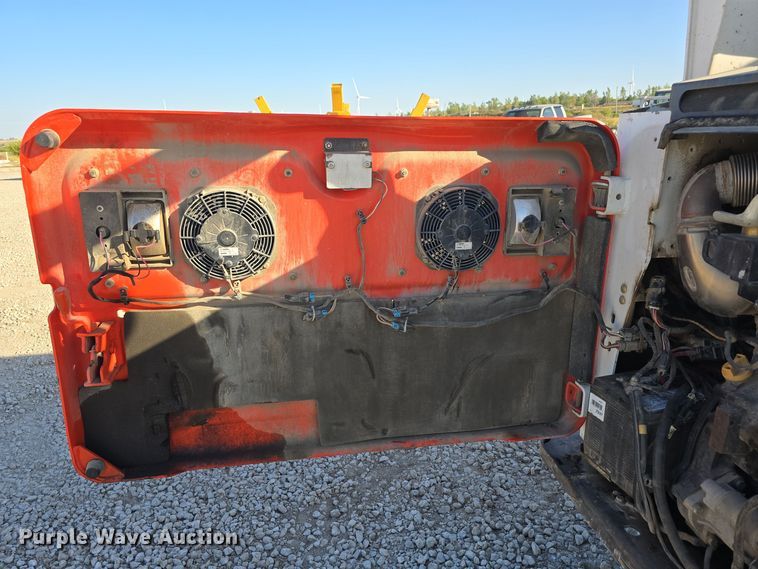 image for item DO5529 2016 Bobcat S750 skid steer loader