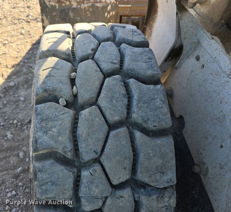 image for item DO5529 2016 Bobcat S750 skid steer loader