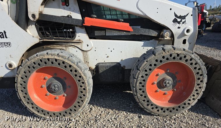 image for item DO5529 2016 Bobcat S750 skid steer loader