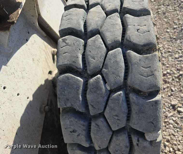 image for item DO5529 2016 Bobcat S750 skid steer loader