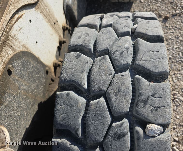 image for item DO5529 2016 Bobcat S750 skid steer loader