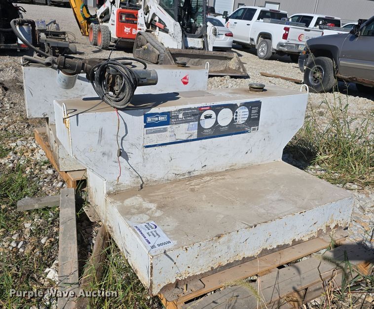 image for item DO5530 (2) auxiliary fuel tanks