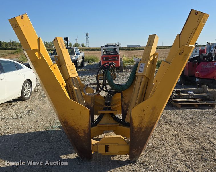 image for item DO5532 Dutchmaster Nurseries 480 1 skid steer tree spade