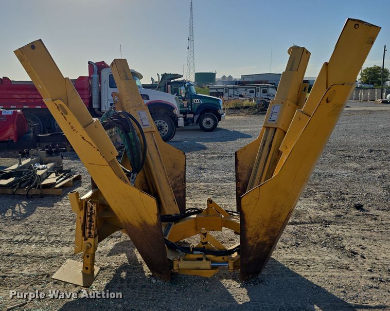 image for item DO5532 Dutchmaster Nurseries 480 1 skid steer tree spade