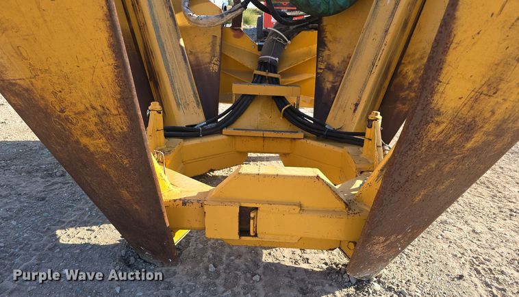 image for item DO5532 Dutchmaster Nurseries 480 1 skid steer tree spade