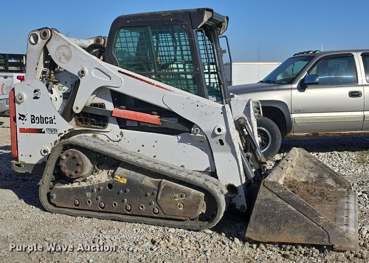 image for item DO5534 2015 Bobcat T650 tracked skid steer loader