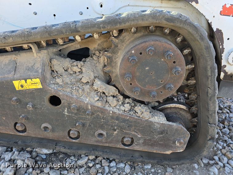 image for item DO5534 2015 Bobcat T650 tracked skid steer loader