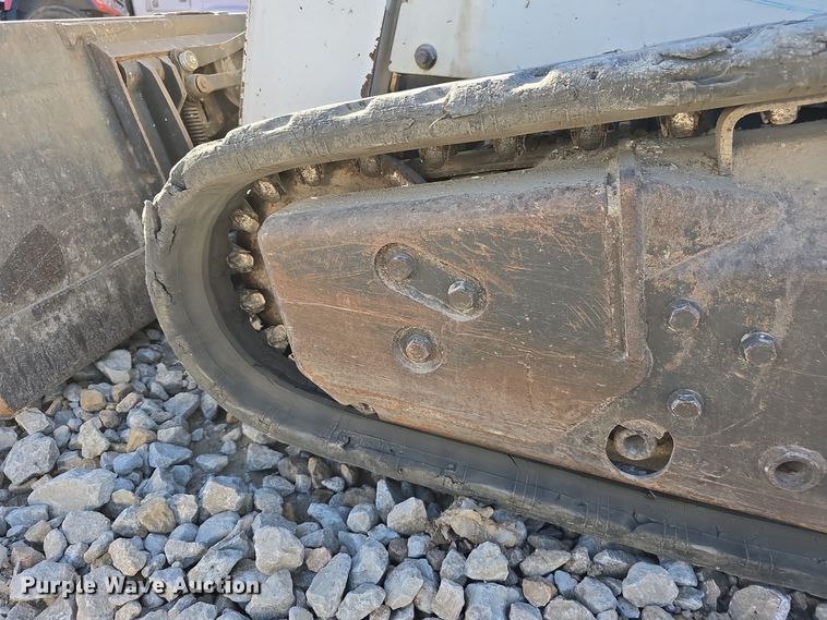 image for item DO5534 2015 Bobcat T650 tracked skid steer loader