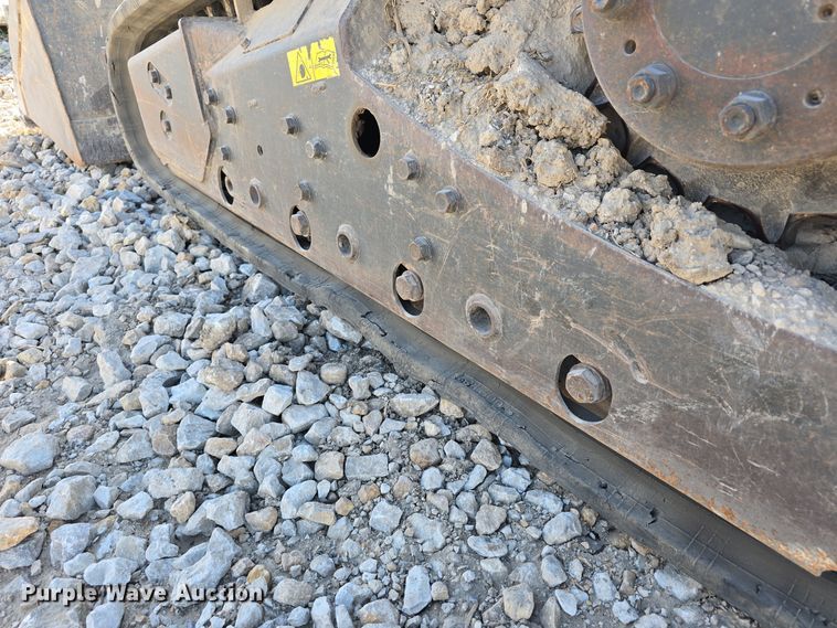 image for item DO5534 2015 Bobcat T650 tracked skid steer loader