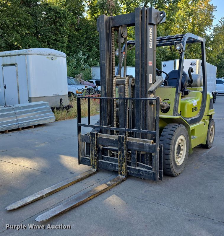 image for item DO5544 Clark CMP 40L forklift