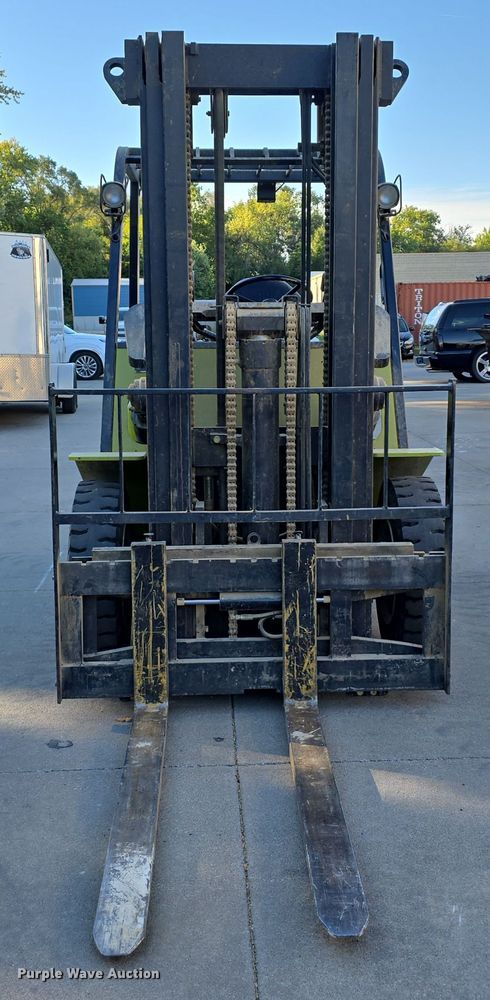 image for item DO5544 Clark CMP 40L forklift