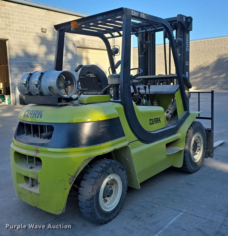 image for item DO5544 Clark CMP 40L forklift