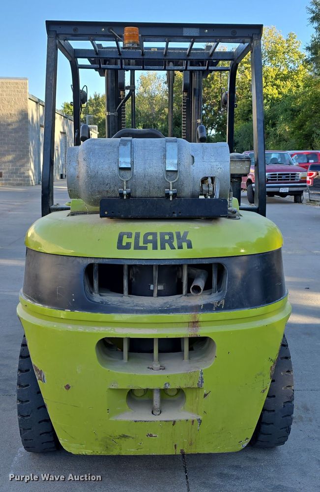 image for item DO5544 Clark CMP 40L forklift