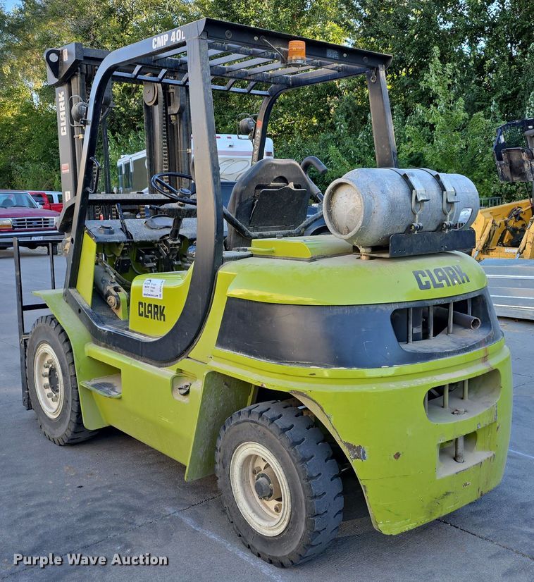 image for item DO5544 Clark CMP 40L forklift