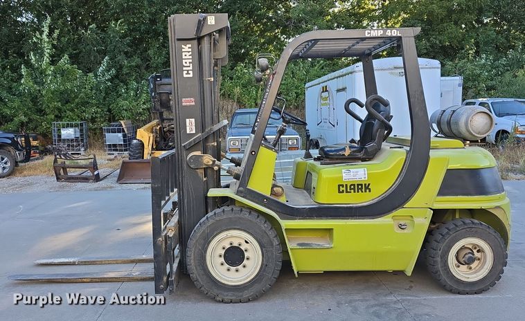 image for item DO5544 Clark CMP 40L forklift