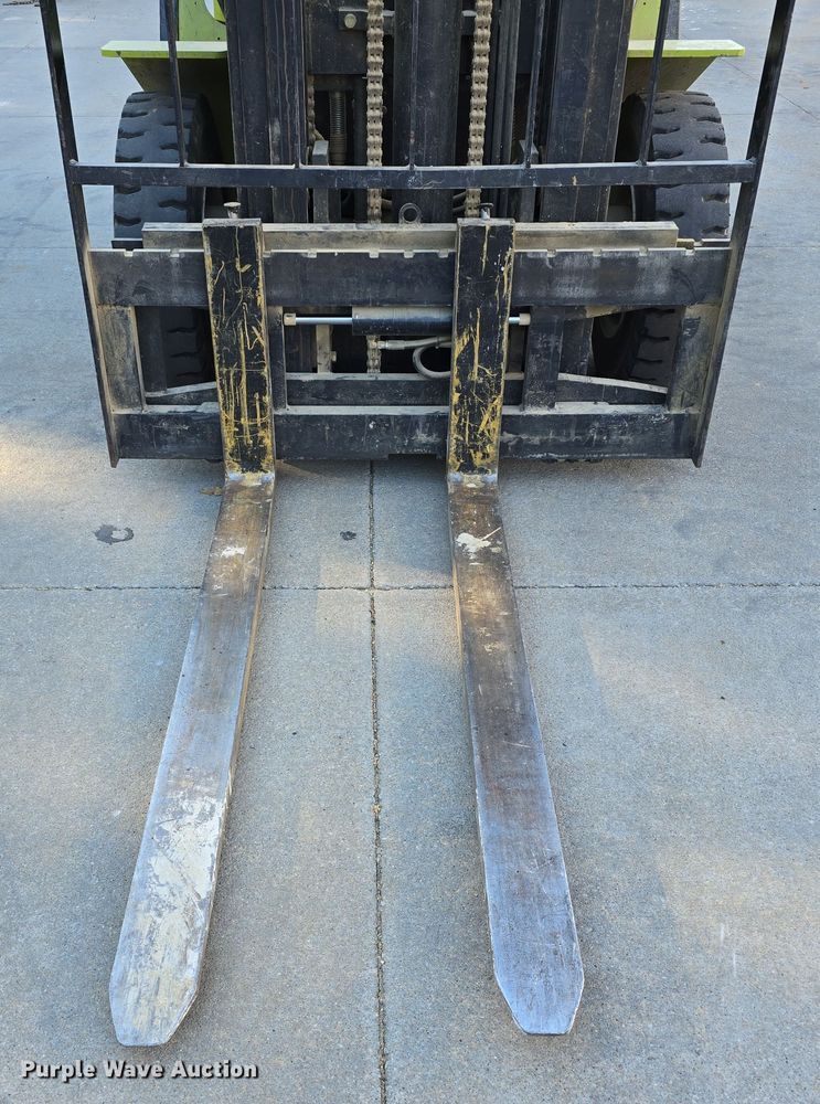 image for item DO5544 Clark CMP 40L forklift