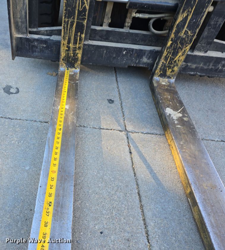 image for item DO5544 Clark CMP 40L forklift