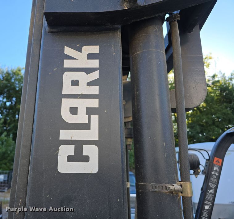 image for item DO5544 Clark CMP 40L forklift