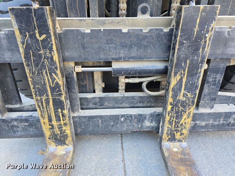 image for item DO5544 Clark CMP 40L forklift